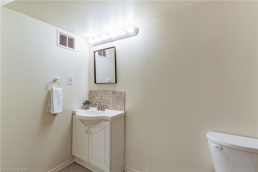 1216 De Quincy Crescent, Burlington, ON - Indoor Photo Showing Bathroom