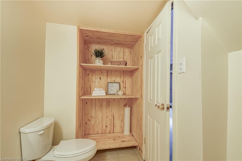 1216 De Quincy Crescent, Burlington, ON - Indoor Photo Showing Bathroom