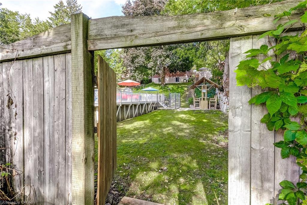 1216 De Quincy Crescent, Burlington, ON - Outdoor