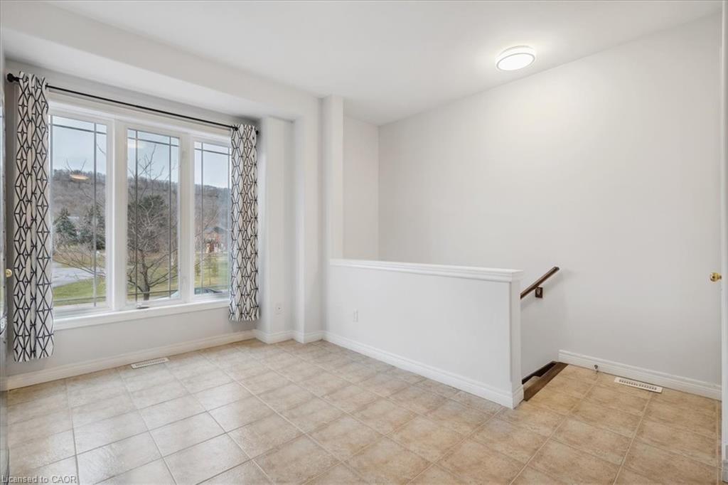 65 Willow Lane, Grimsby, ON - Indoor Photo Showing Other Room