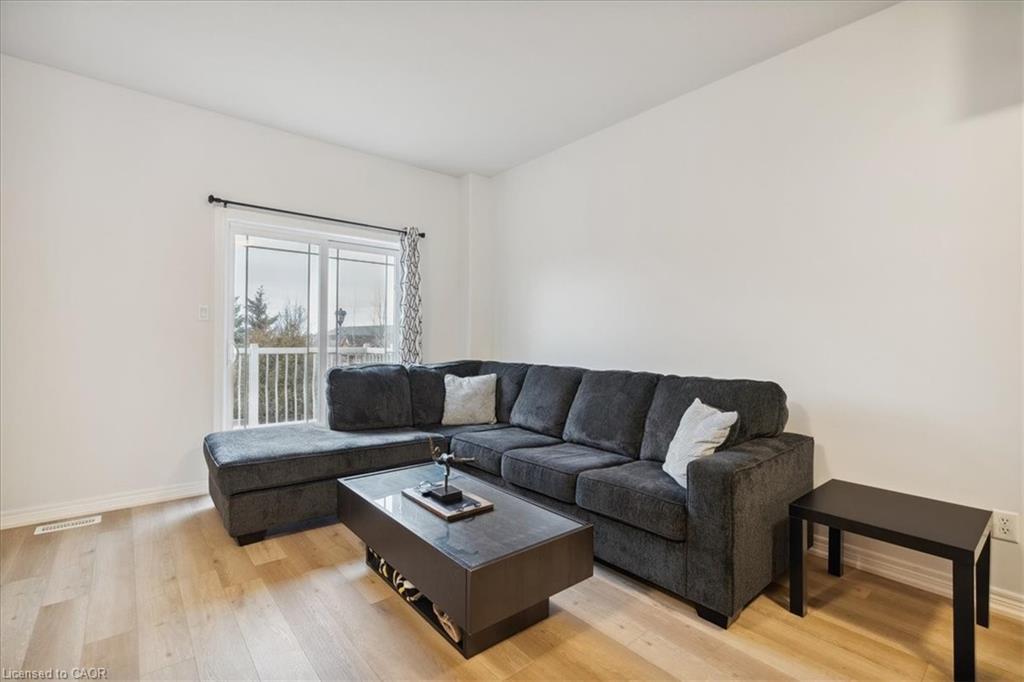65 Willow Lane, Grimsby, ON - Indoor Photo Showing Living Room