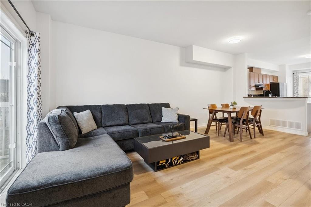 65 Willow Lane, Grimsby, ON - Indoor Photo Showing Living Room