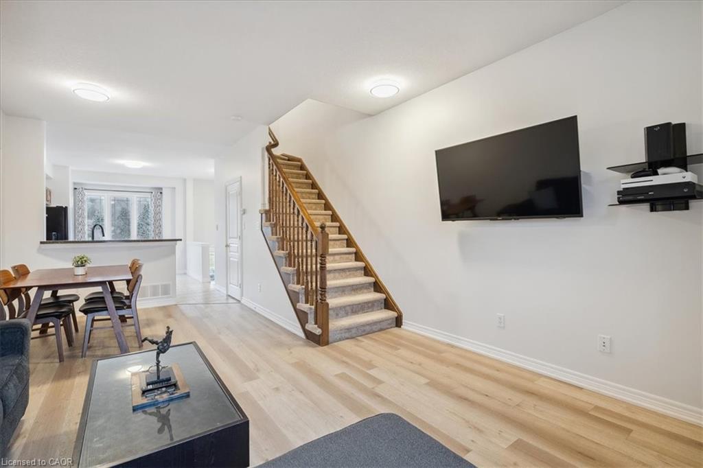 65 Willow Lane, Grimsby, ON - Indoor Photo Showing Living Room