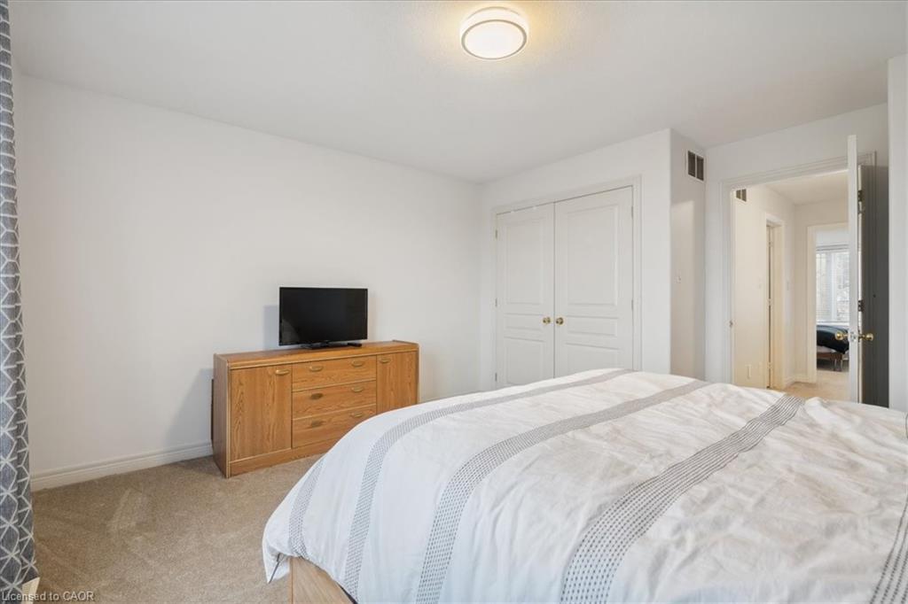 65 Willow Lane, Grimsby, ON - Indoor Photo Showing Bedroom