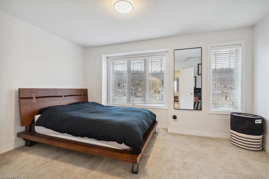 65 Willow Lane, Grimsby, ON - Indoor Photo Showing Bedroom