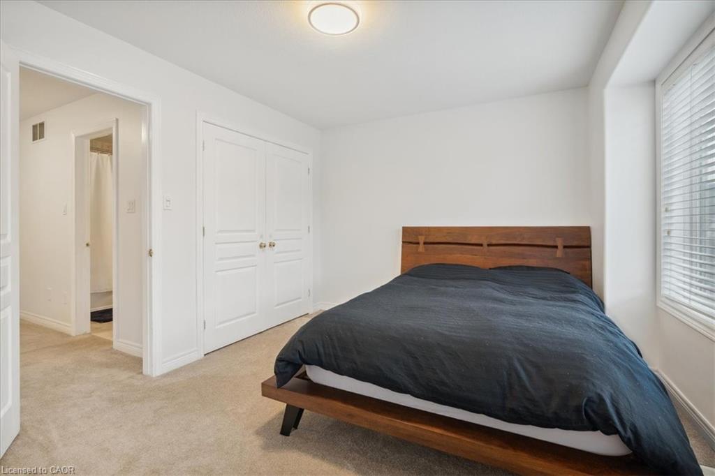65 Willow Lane, Grimsby, ON - Indoor Photo Showing Bedroom