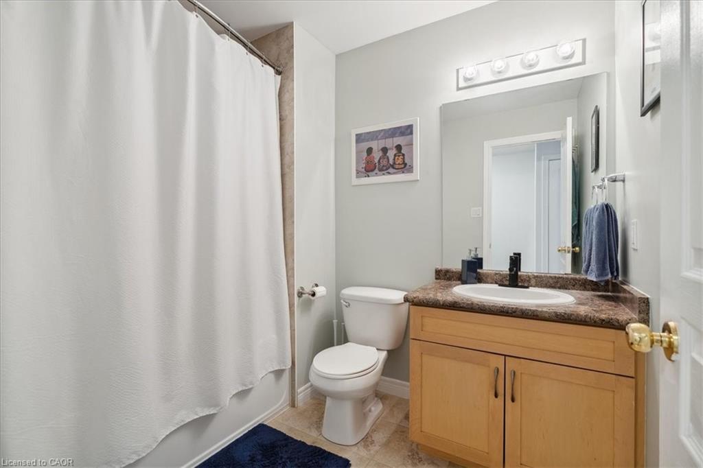 65 Willow Lane, Grimsby, ON - Indoor Photo Showing Bathroom