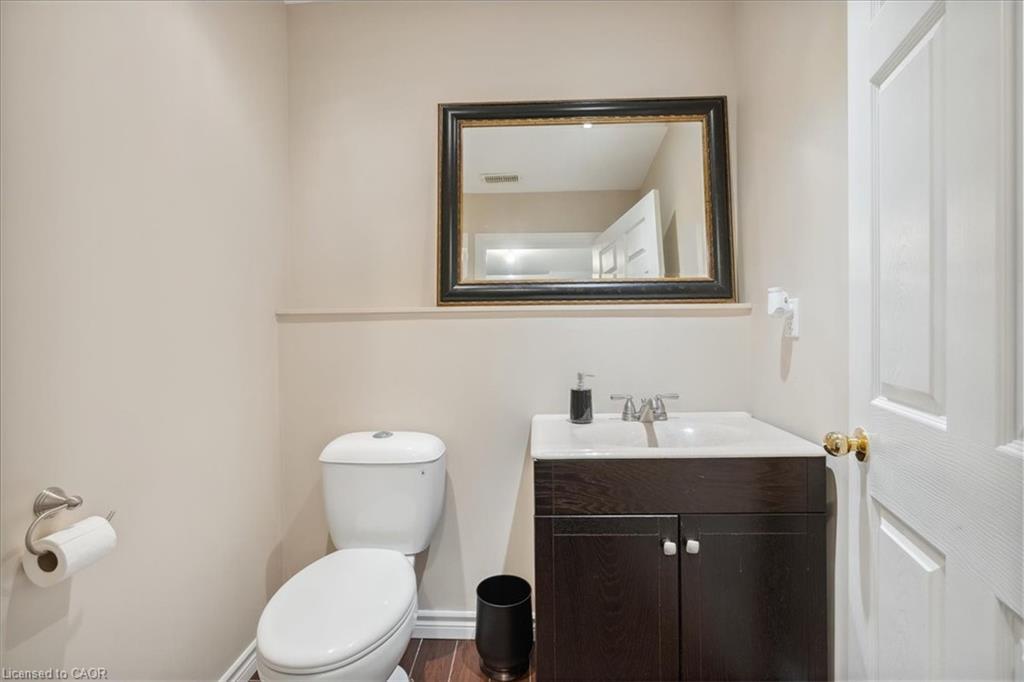 65 Willow Lane, Grimsby, ON - Indoor Photo Showing Bathroom