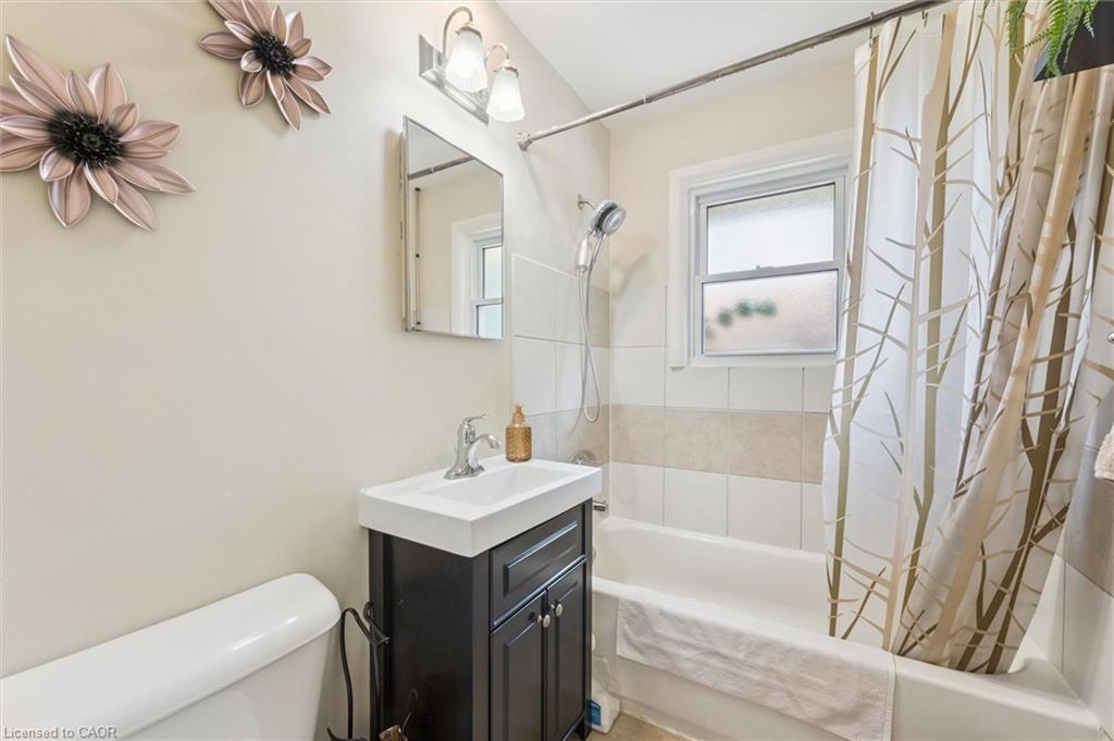 3-115 Marlborough Avenue, Kitchener, ON - Indoor Photo Showing Bathroom