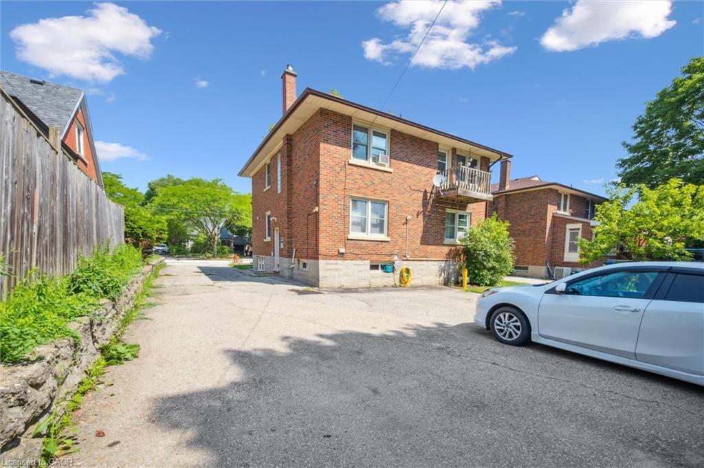 3-115 Marlborough Avenue, Kitchener, ON - Outdoor