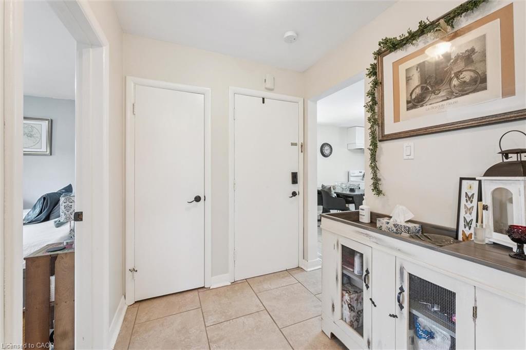 3-115 Marlborough Avenue, Kitchener, ON - Indoor