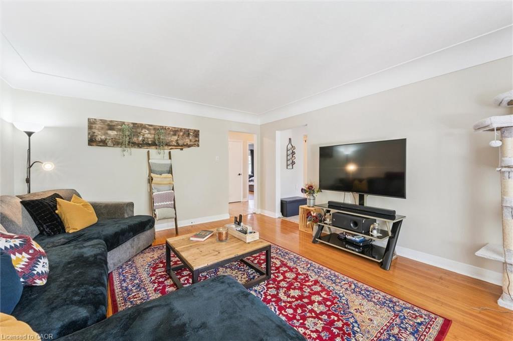 3-115 Marlborough Avenue, Kitchener, ON - Indoor Photo Showing Living Room