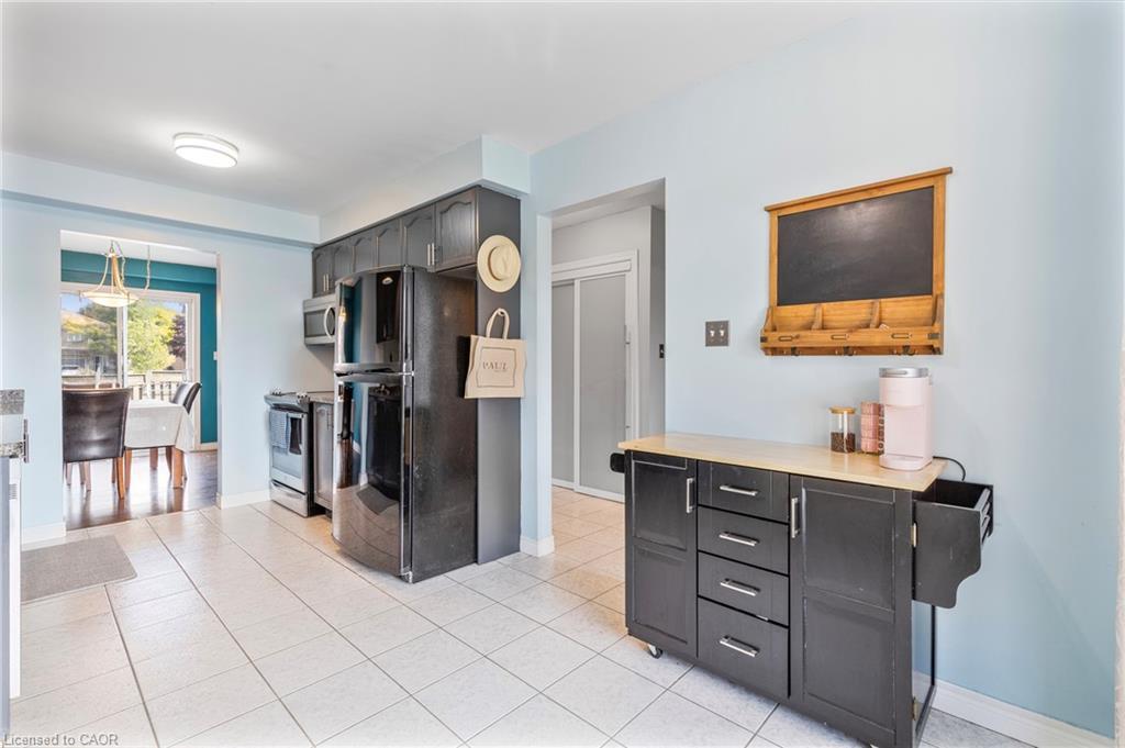 70 Polaris Court, Hamilton, ON - Indoor Photo Showing Kitchen