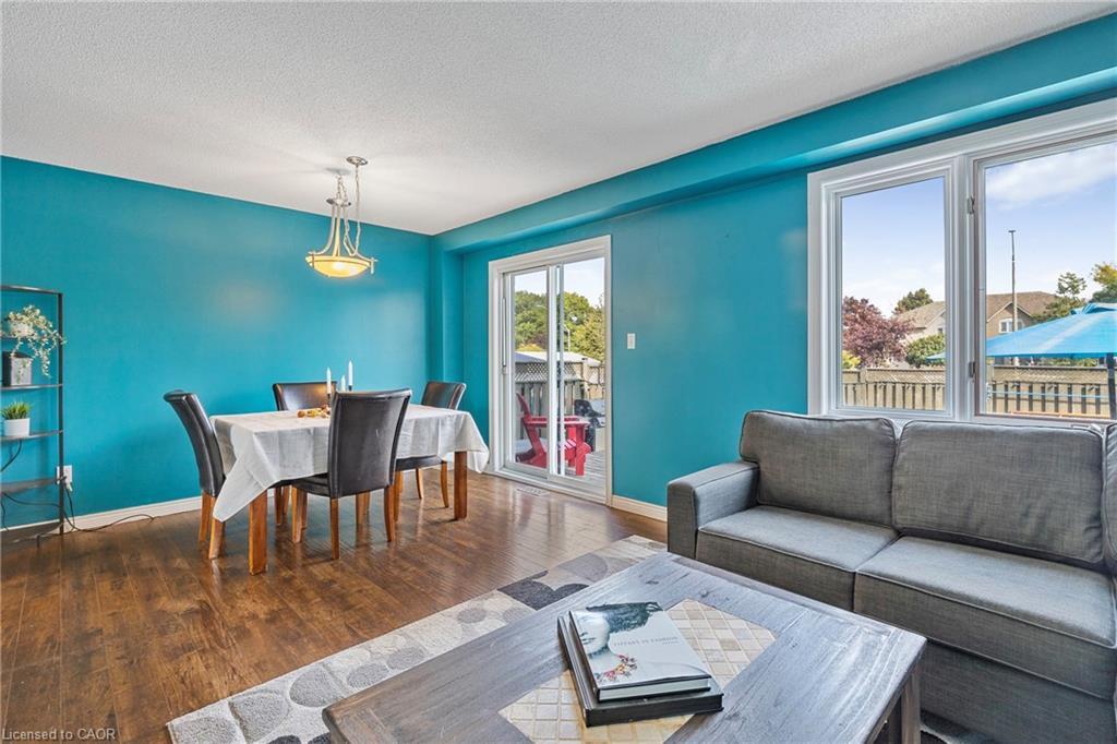 70 Polaris Court, Hamilton, ON - Indoor Photo Showing Living Room