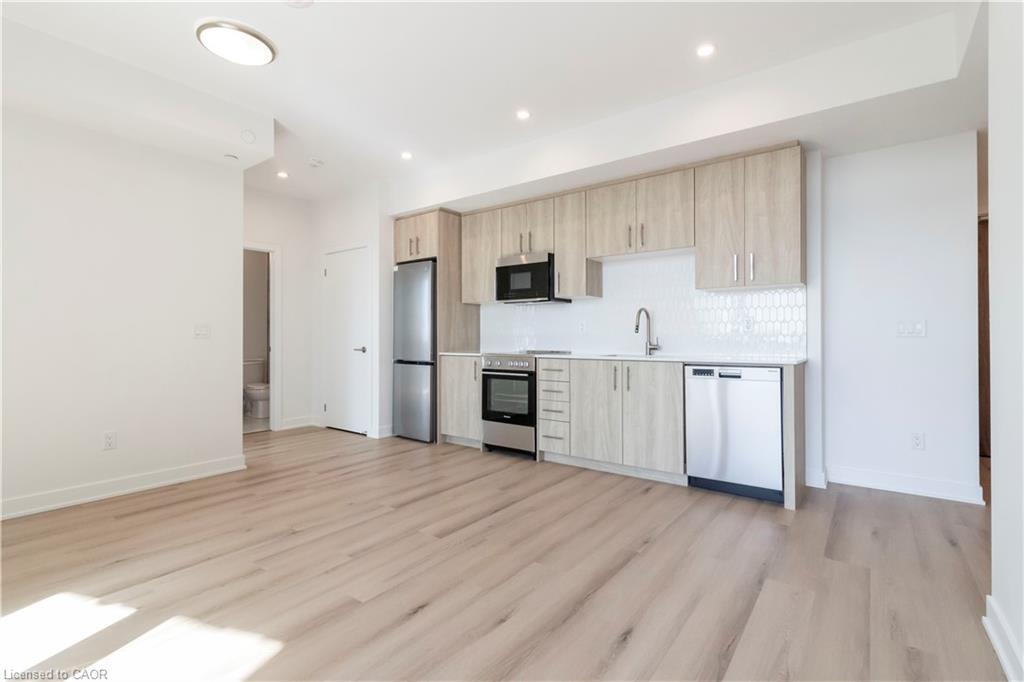 1906-25 Wellington Street S, Kitchener, ON - Indoor Photo Showing Kitchen