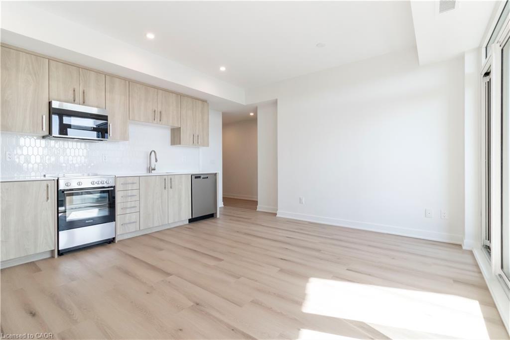 1906-25 Wellington Street S, Kitchener, ON - Indoor Photo Showing Kitchen