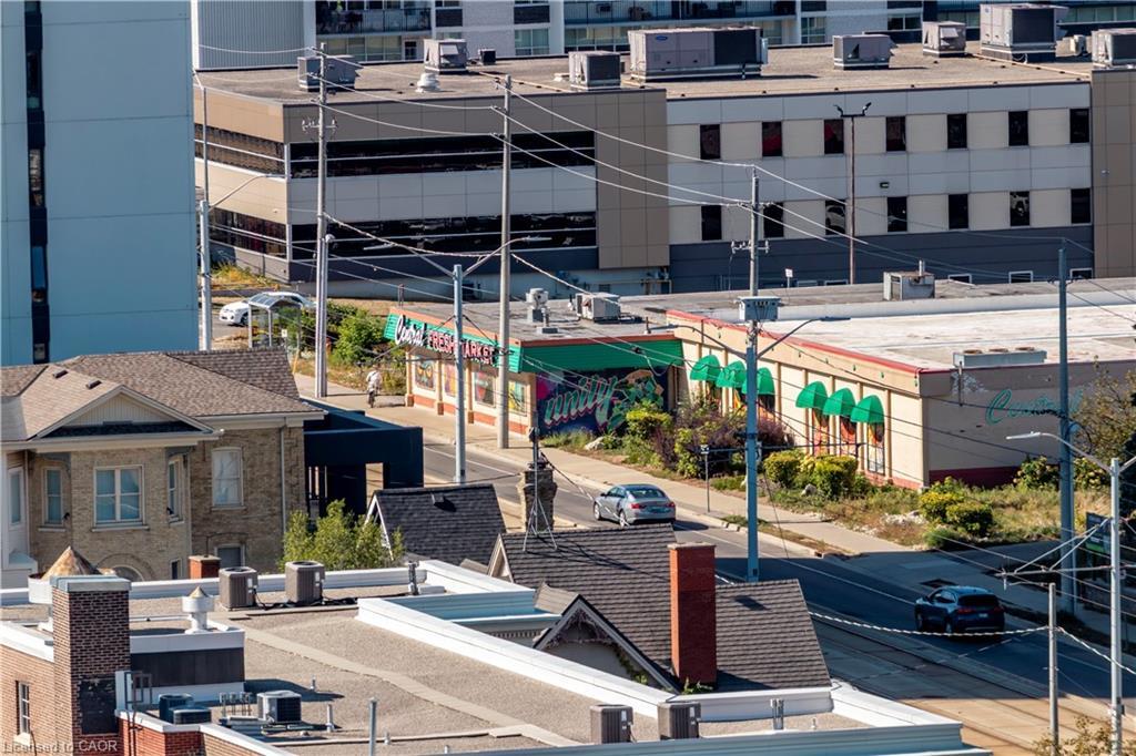 1906-25 Wellington Street S, Kitchener, ON - Outdoor