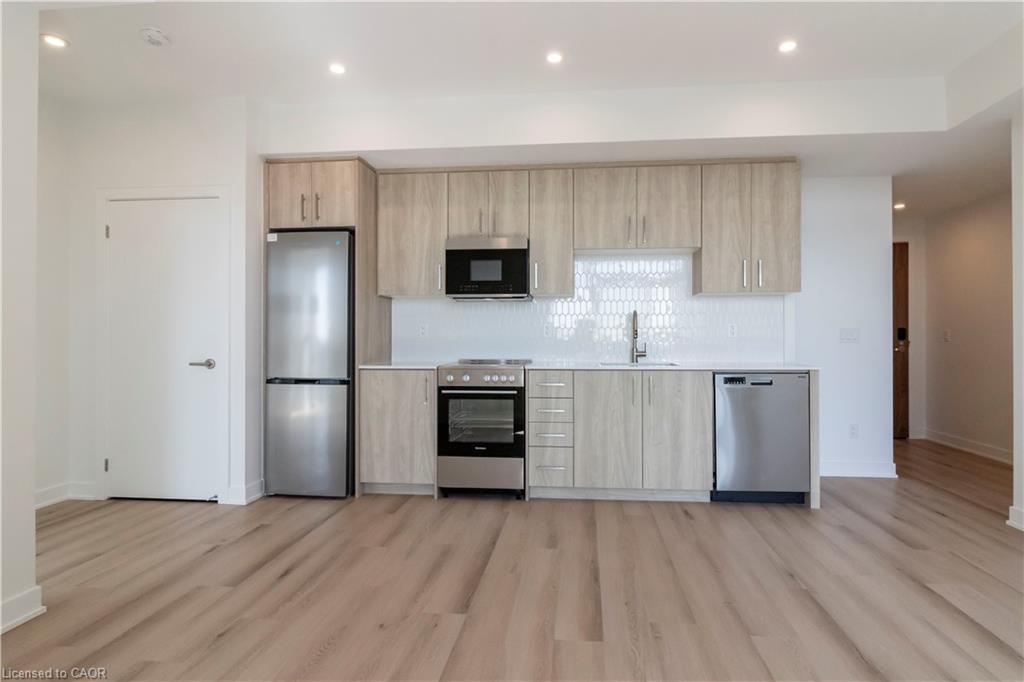 1906-25 Wellington Street S, Kitchener, ON - Indoor Photo Showing Kitchen