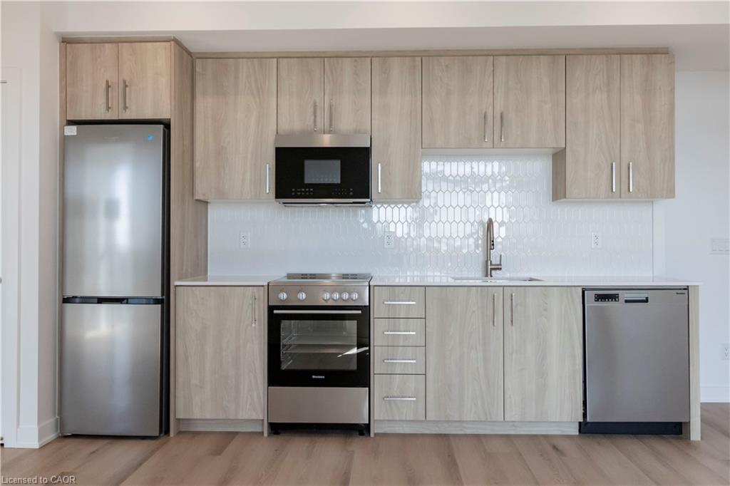 1906-25 Wellington Street S, Kitchener, ON - Indoor Photo Showing Kitchen