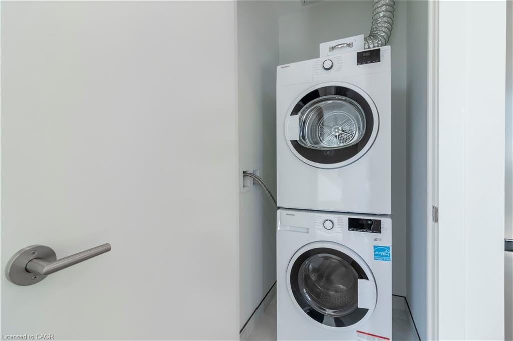 1906-25 Wellington Street S, Kitchener, ON - Indoor Photo Showing Laundry Room