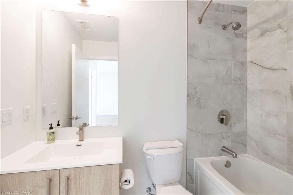 1906-25 Wellington Street S, Kitchener, ON - Indoor Photo Showing Bathroom