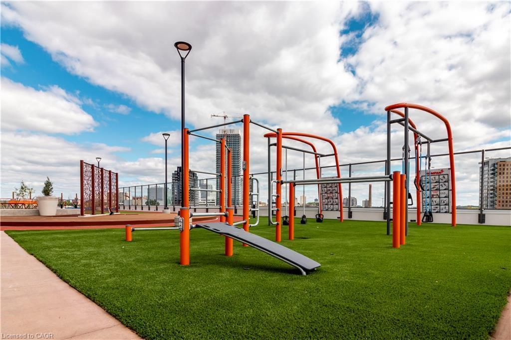 1906-25 Wellington Street S, Kitchener, ON - Outdoor