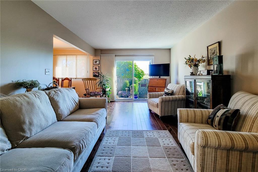 88-1115 Paramount Drive, Stoney Creek, ON - Indoor Photo Showing Living Room