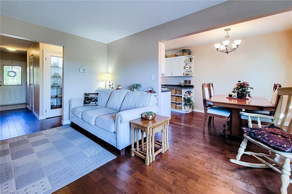 88-1115 Paramount Drive, Stoney Creek, ON - Indoor Photo Showing Living Room