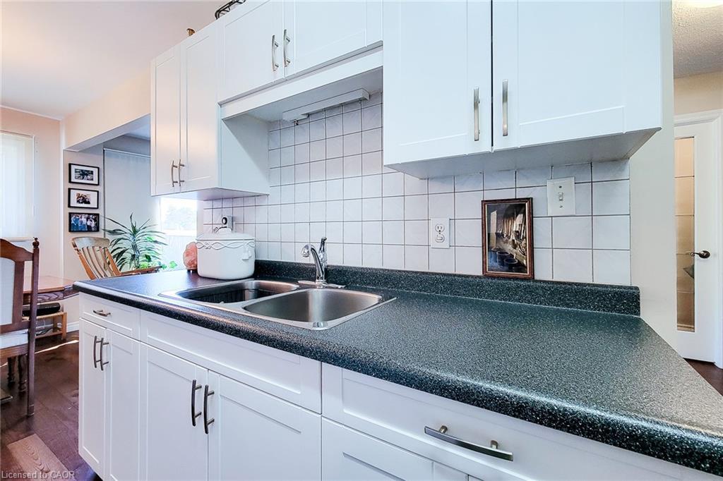 88-1115 Paramount Drive, Stoney Creek, ON - Indoor Photo Showing Kitchen With Double Sink