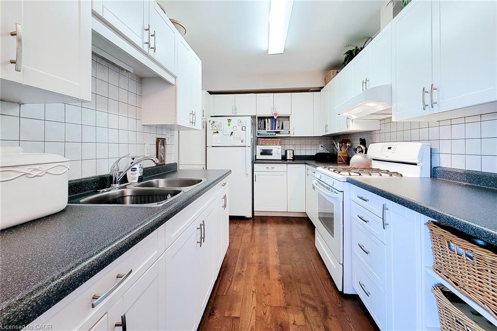 88-1115 Paramount Drive, Stoney Creek, ON - Indoor Photo Showing Kitchen With Double Sink