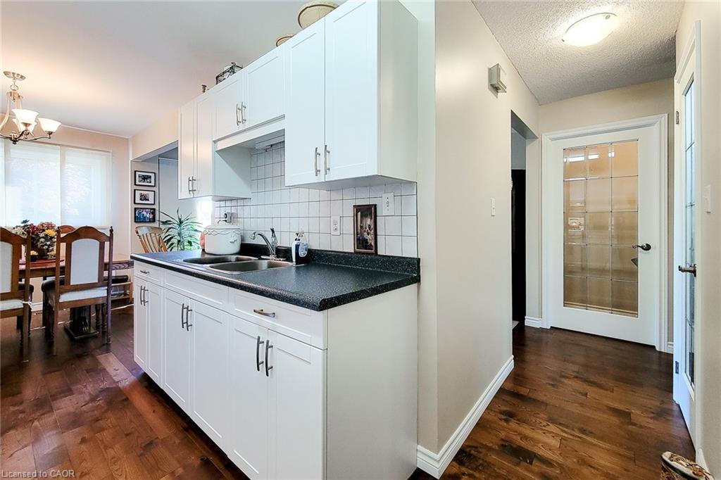 88-1115 Paramount Drive, Stoney Creek, ON - Indoor Photo Showing Kitchen With Double Sink