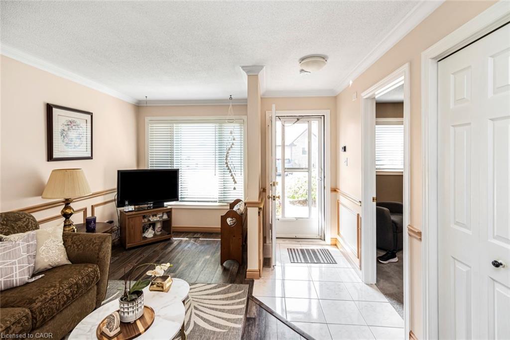 36-10 Wentworth Drive, Grimsby, ON - Indoor