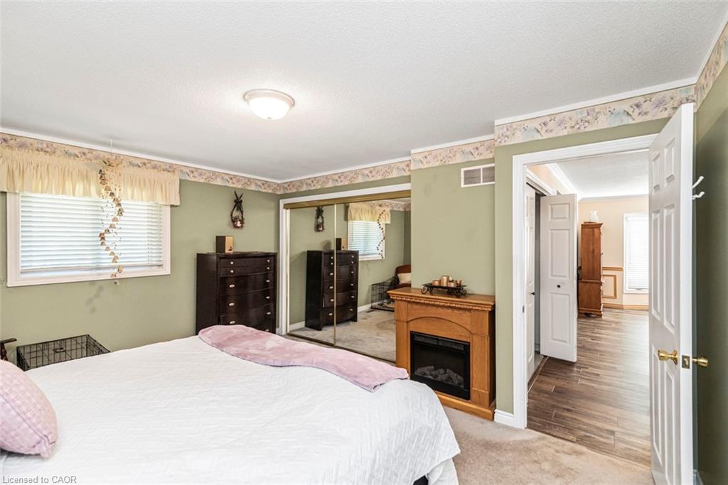 36-10 Wentworth Drive, Grimsby, ON - Indoor Photo Showing Bedroom