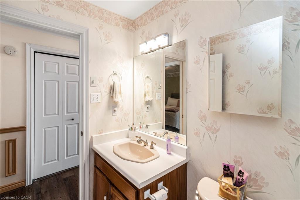 36-10 Wentworth Drive, Grimsby, ON - Indoor Photo Showing Bathroom