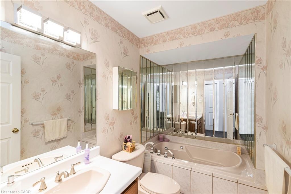 36-10 Wentworth Drive, Grimsby, ON - Indoor Photo Showing Bathroom