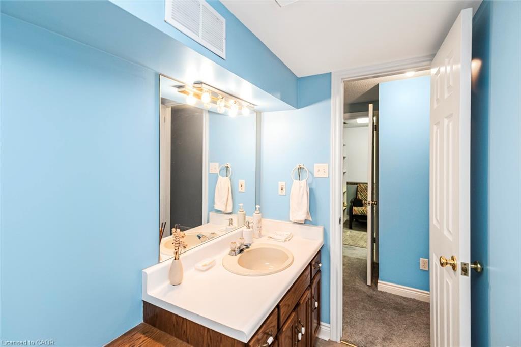 36-10 Wentworth Drive, Grimsby, ON - Indoor Photo Showing Bathroom