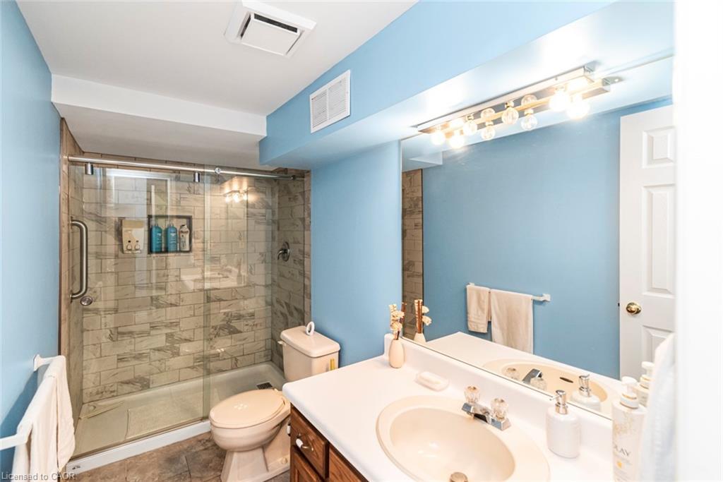 36-10 Wentworth Drive, Grimsby, ON - Indoor Photo Showing Bathroom