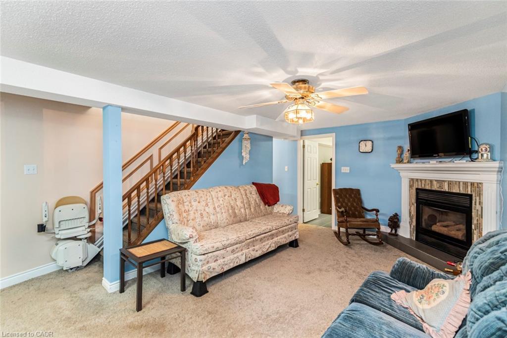 36-10 Wentworth Drive, Grimsby, ON - Indoor Photo Showing Living Room With Fireplace