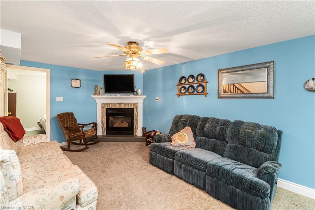 36-10 Wentworth Drive, Grimsby, ON - Indoor Photo Showing Living Room With Fireplace