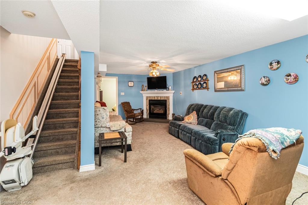 36-10 Wentworth Drive, Grimsby, ON - Indoor With Fireplace