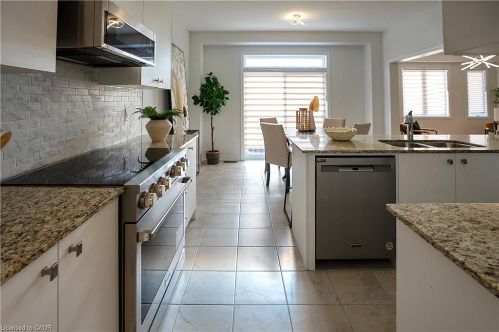 51 Ahchie Court, Vaughan, ON - Indoor Photo Showing Kitchen With Double Sink With Upgraded Kitchen