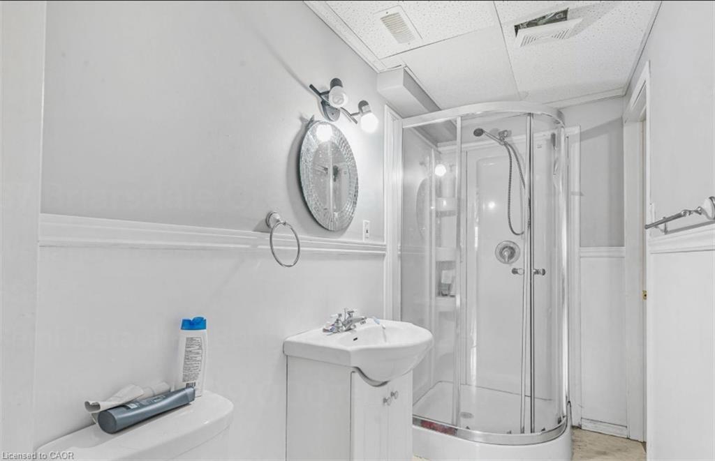 37 Briarsdale Crescent, Welland, ON - Indoor Photo Showing Bathroom