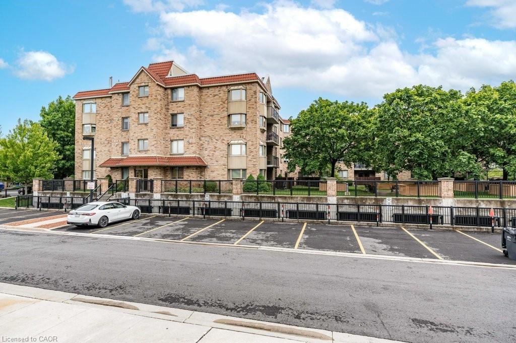 210-3499 Upper Middle Road, Burlington, ON - Outdoor