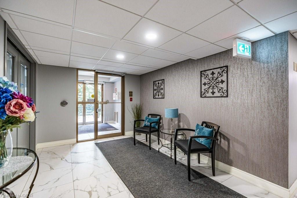 210-3499 Upper Middle Road, Burlington, ON - Indoor