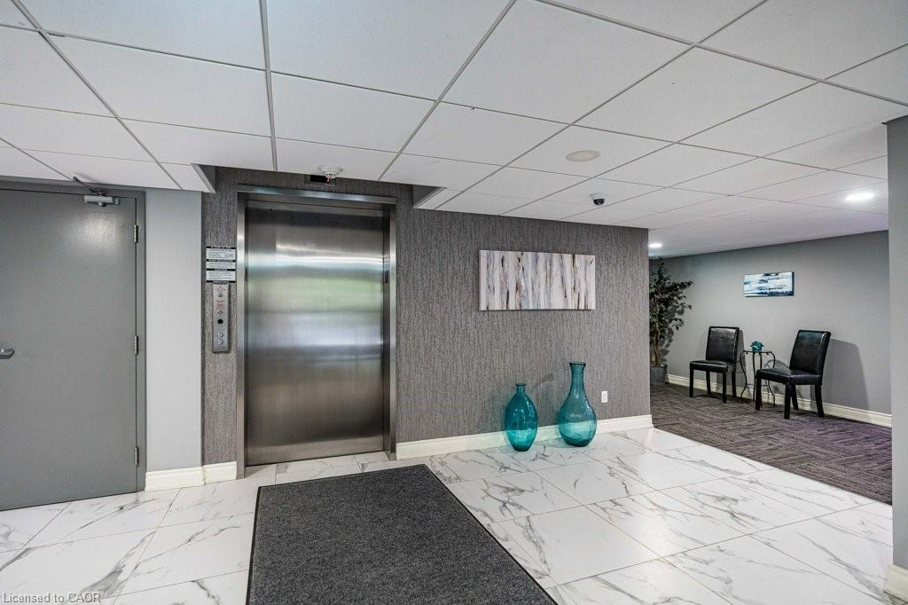 210-3499 Upper Middle Road, Burlington, ON - Indoor Photo Showing Other Room