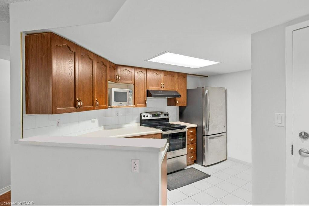 210-3499 Upper Middle Road, Burlington, ON - Indoor Photo Showing Kitchen