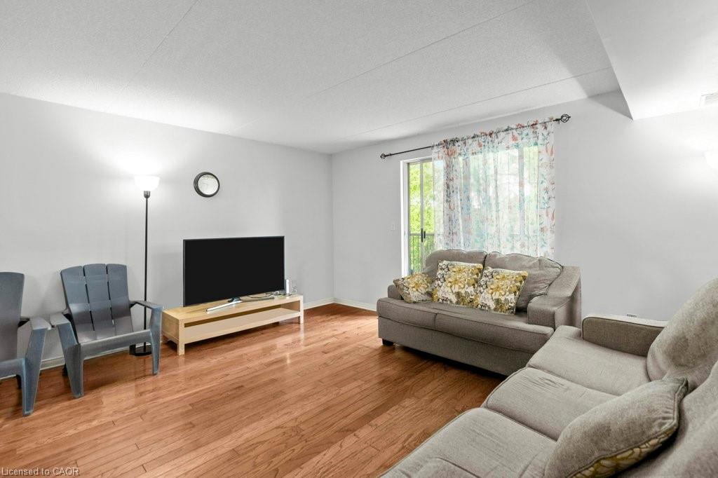 210-3499 Upper Middle Road, Burlington, ON - Indoor Photo Showing Living Room
