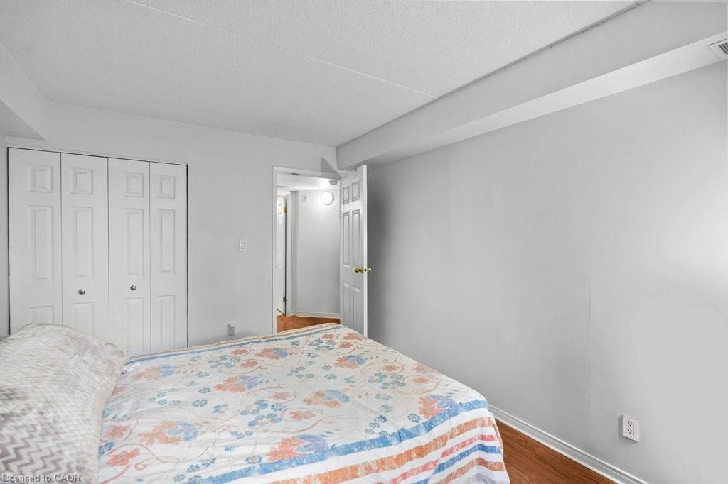 210-3499 Upper Middle Road, Burlington, ON - Indoor Photo Showing Bedroom