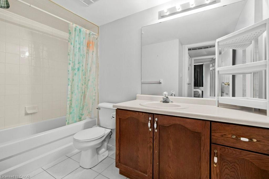 210-3499 Upper Middle Road, Burlington, ON - Indoor Photo Showing Bathroom