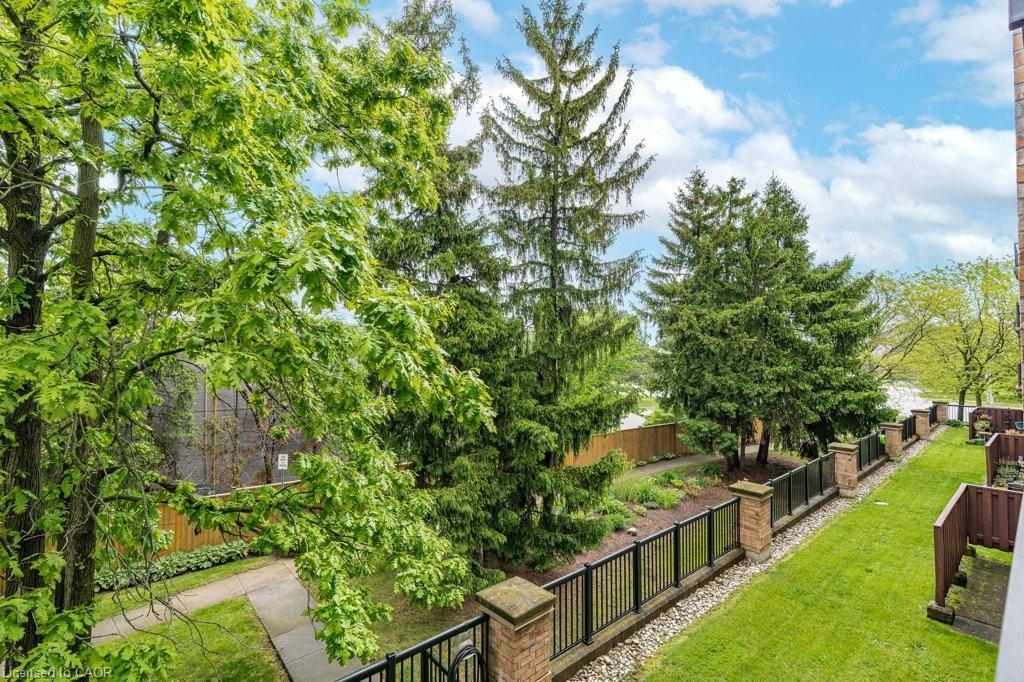 210-3499 Upper Middle Road, Burlington, ON - Outdoor